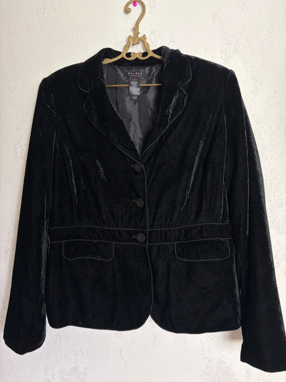 Axcess Women's Black Velvet Blazer.